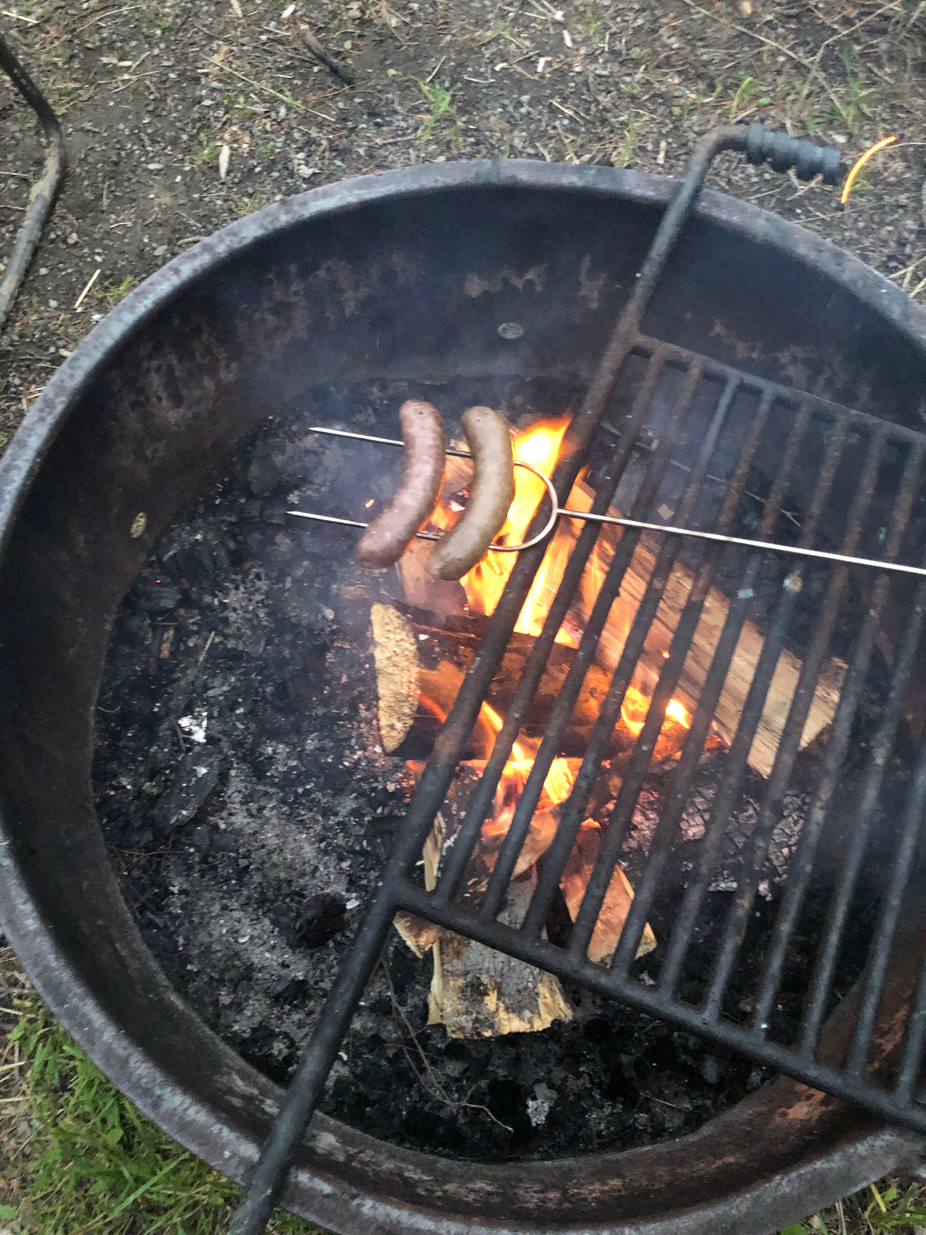 Firepit with grill with grates on hindge
