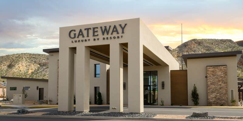 Camper submitted image from Gateway Luxury RV Resort