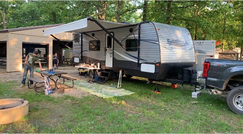 Camping near Kamper Kompanion RV Park: Rustic Acres Jellystone, Litchfield, Illinois