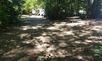 Camping near McGinnis Lake Modern Campground — Holly Recreation Area: Pontiac Lake Recreation Area, White Lake, Michigan
