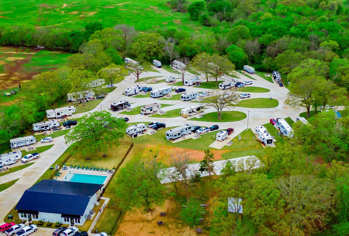 The Oaks on 37 Tiny Homes & RV Resort | Mount Vernon, Texas