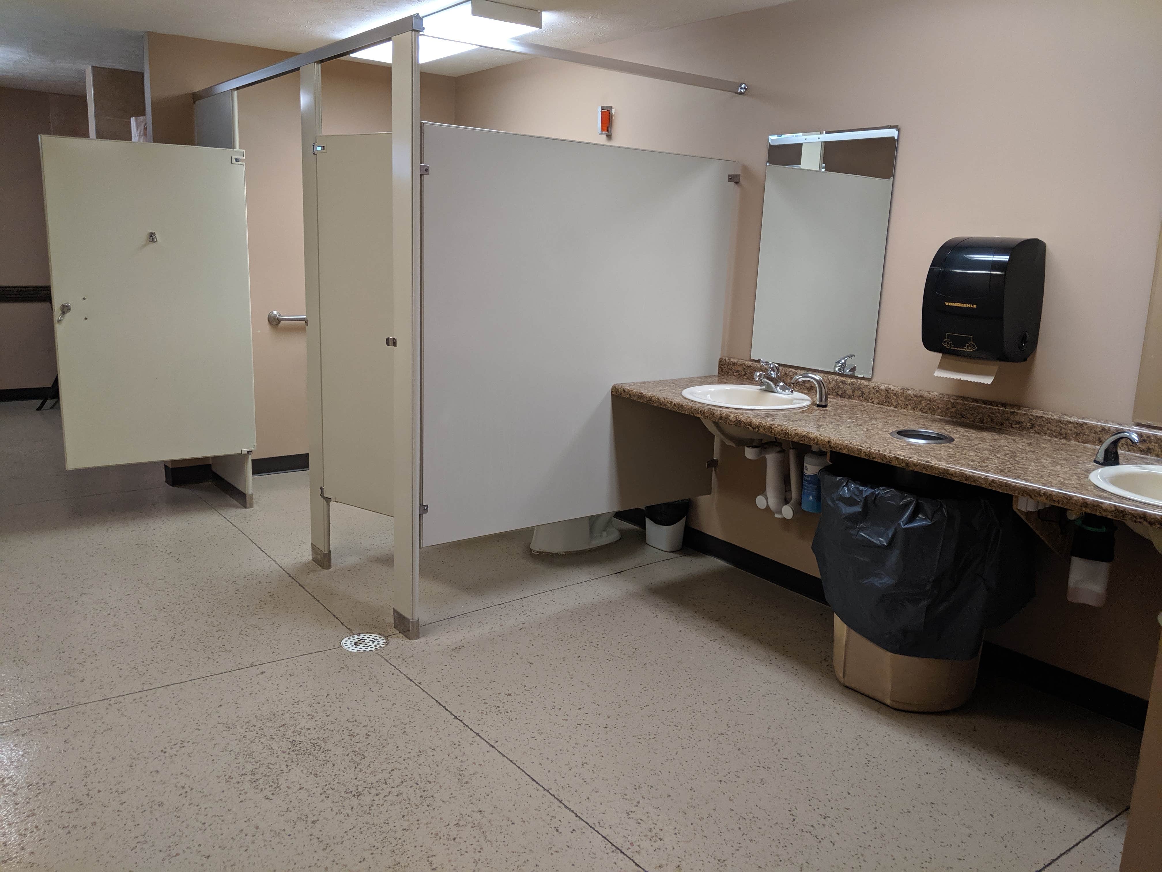 Camping near Johnson County Fairgrounds: Lake Haven Retreat, Beech Grove, Indiana