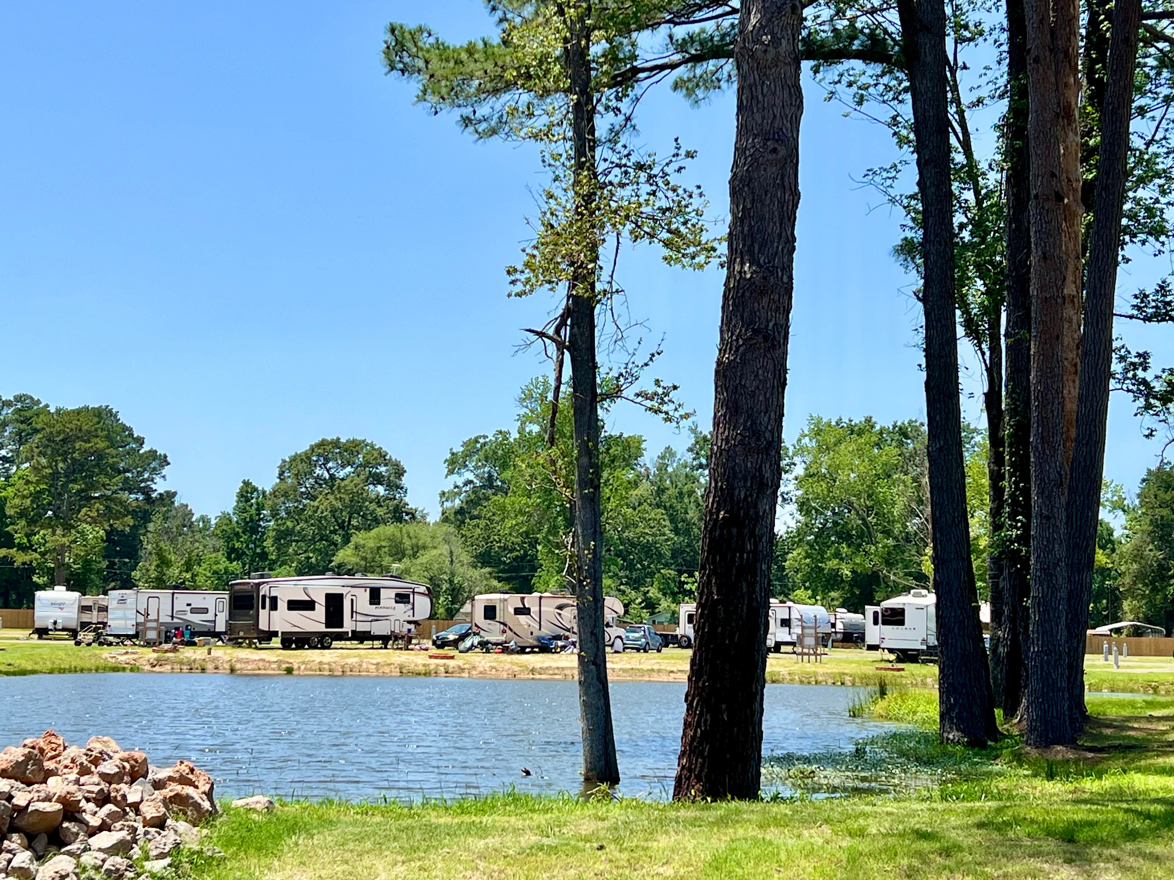 Camping near COE Lake O&#x27; the Pines Alley Creek Park: Island View, Jefferson, Texas