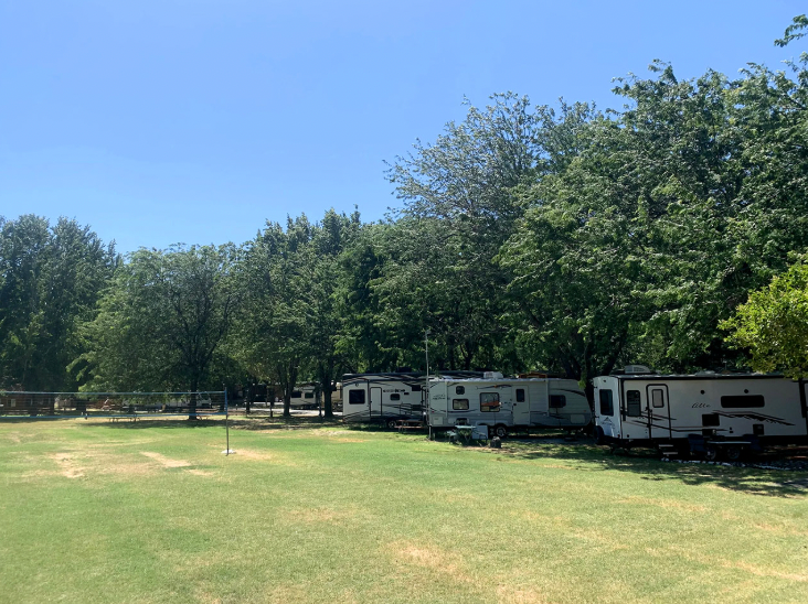 Camping near Oak Flat /Gravel Bar: Cougar Lane Lodge & RV, Agness, Oregon