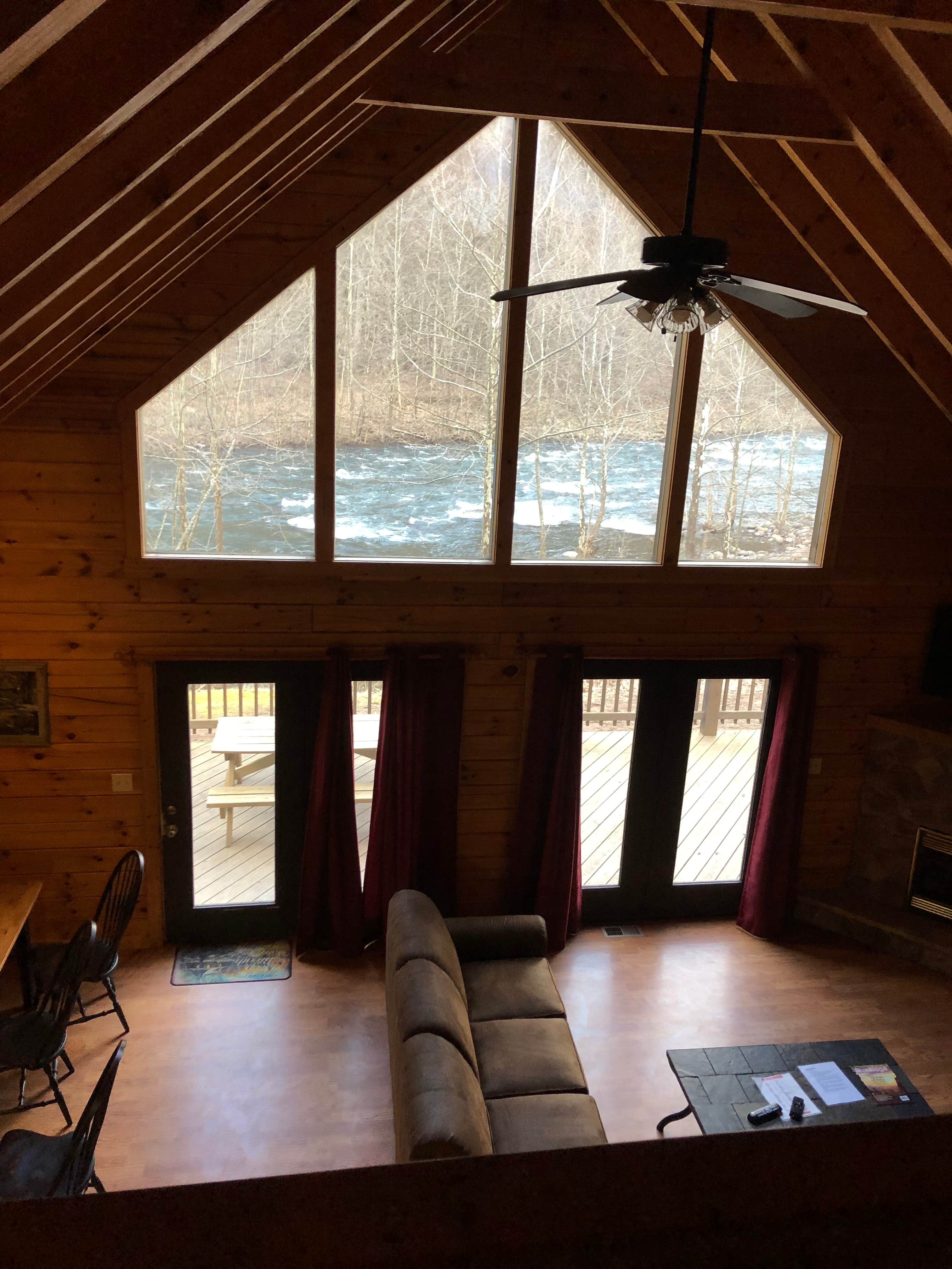 Camper submitted image from Harman’s Luxury Cabins - 5