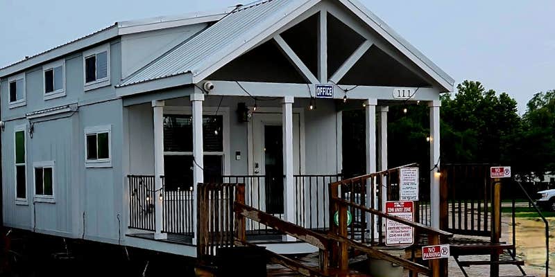 Camper submitted image from Lucky's RV Temple