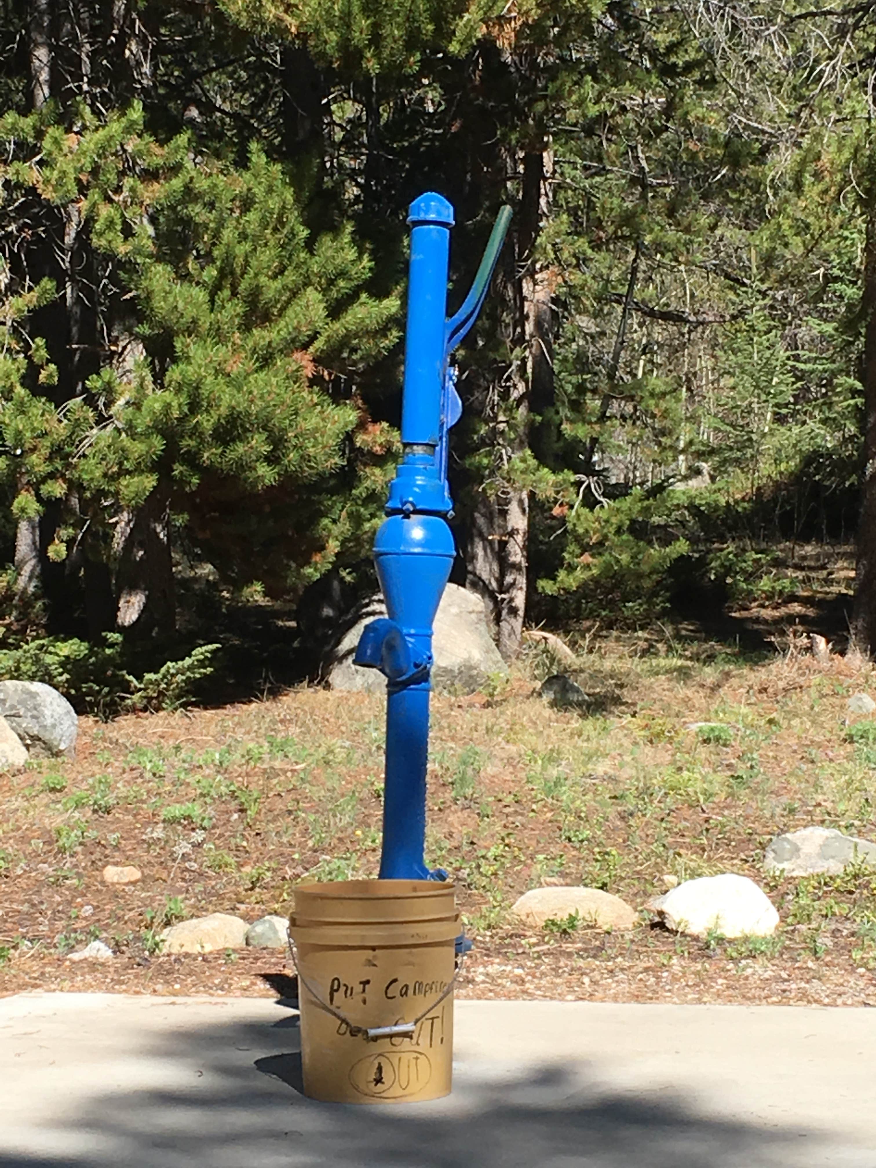 Love the vintage feel of the blue water pump