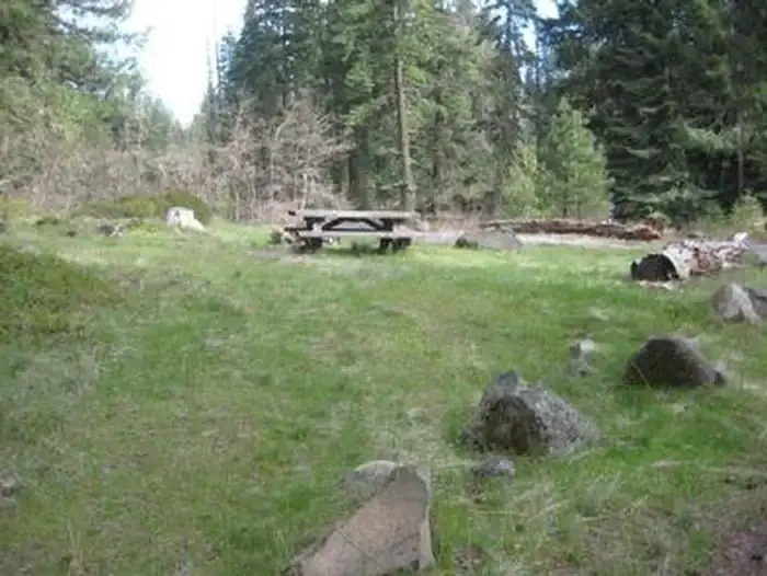 Camping near Willow Prairie Cabin — Rogue River Siskiyou National Forest: Rogue River National Forest North Fork Campground, Butte Falls, Oregon