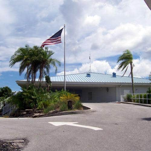 Camper submitted image from Encore Winter Quarters Manatee - 4