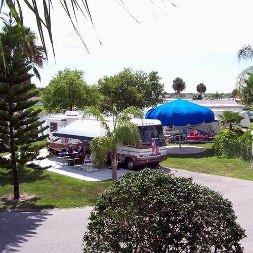 Camper submitted image from Encore Winter Quarters Manatee - 3