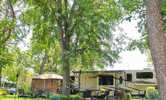Camping near Lehmans Lakeside RV Resort: Thousand Trails Pine Country, Belvidere, Illinois