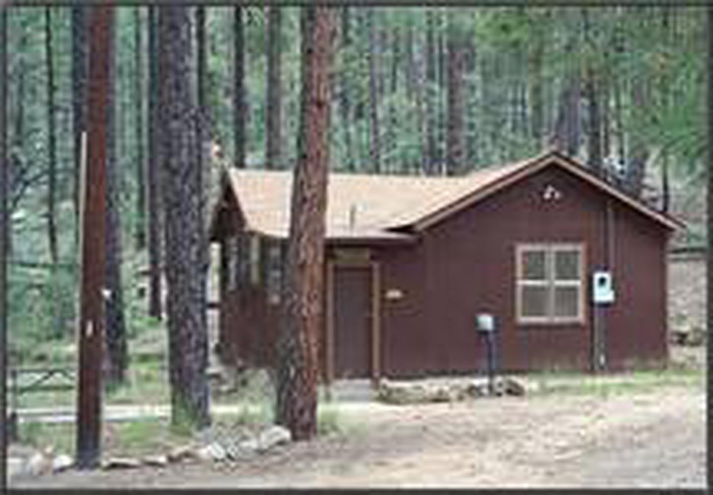 Exterior of Horsethief cabin sitting in the ponderosa with picnic table to the left



Horsethief cabin

Credit: US Forest Service