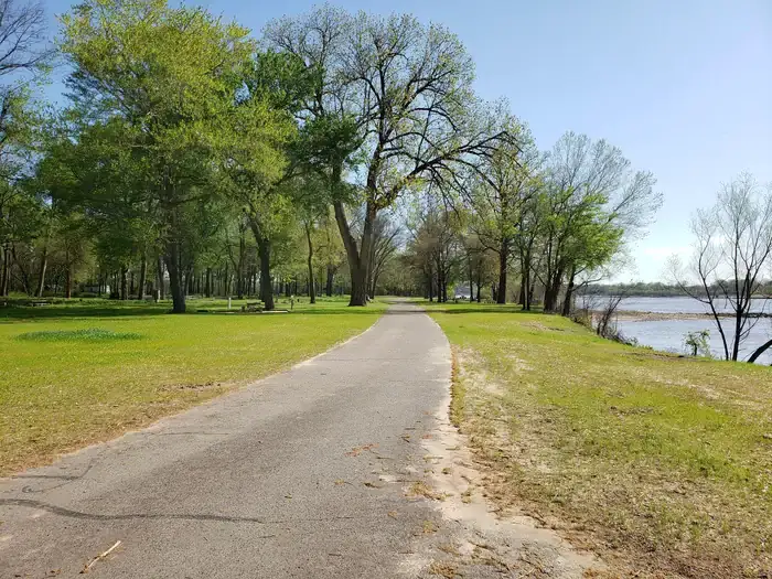 Camping near Eclipse Village (City Park): Cherokee Park (Arkansas River) — Arkansas River Rockefeller Lake, Morrilton, Arkansas