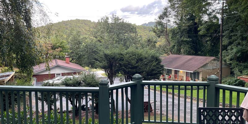 Camper submitted image from Mountain Aire Cottages, Inn, & Glamping