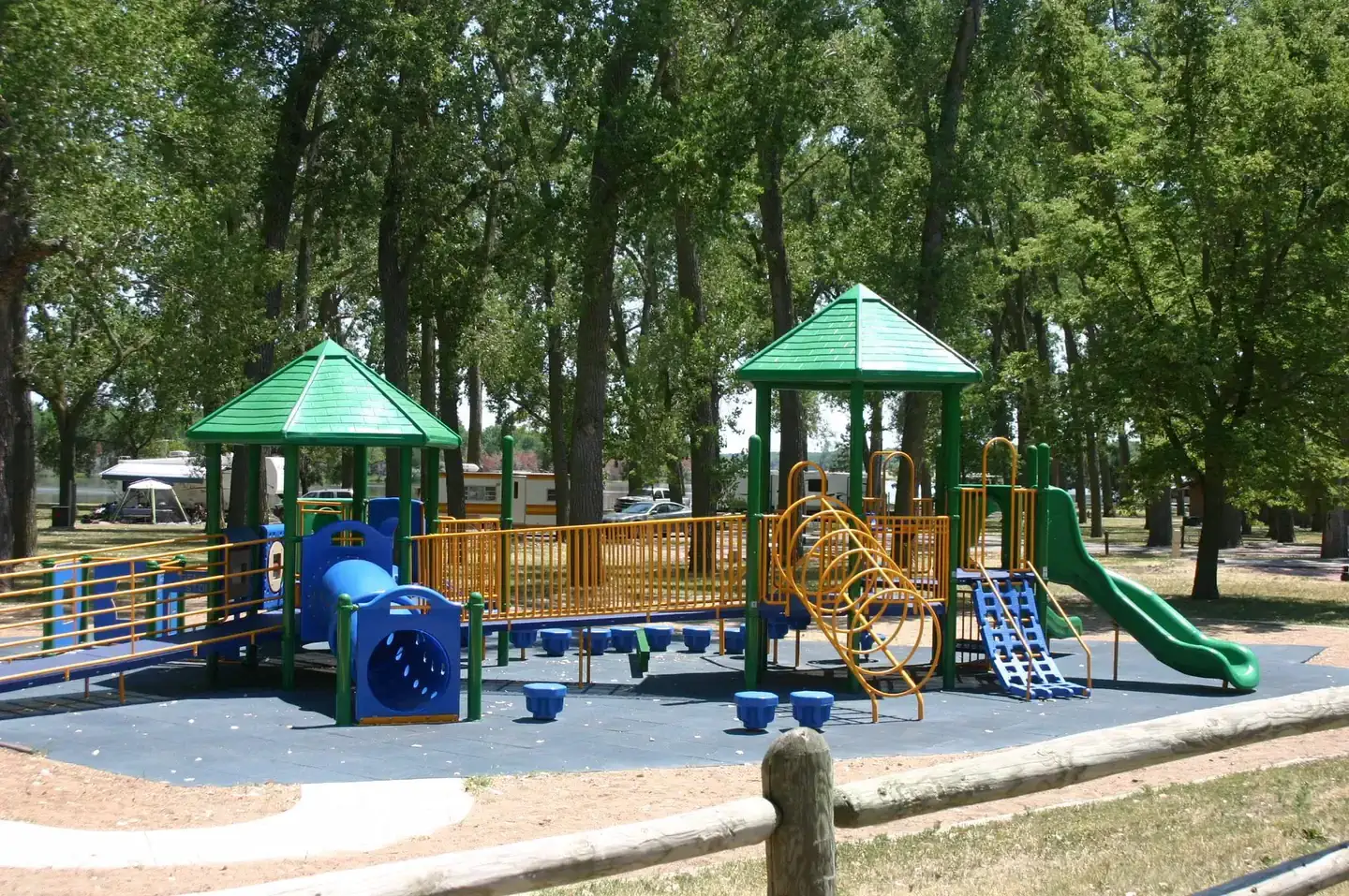 Camping near West Midway — Lewis And Clark Recreation Area: Cottonwood Campground, Yankton, South Dakota