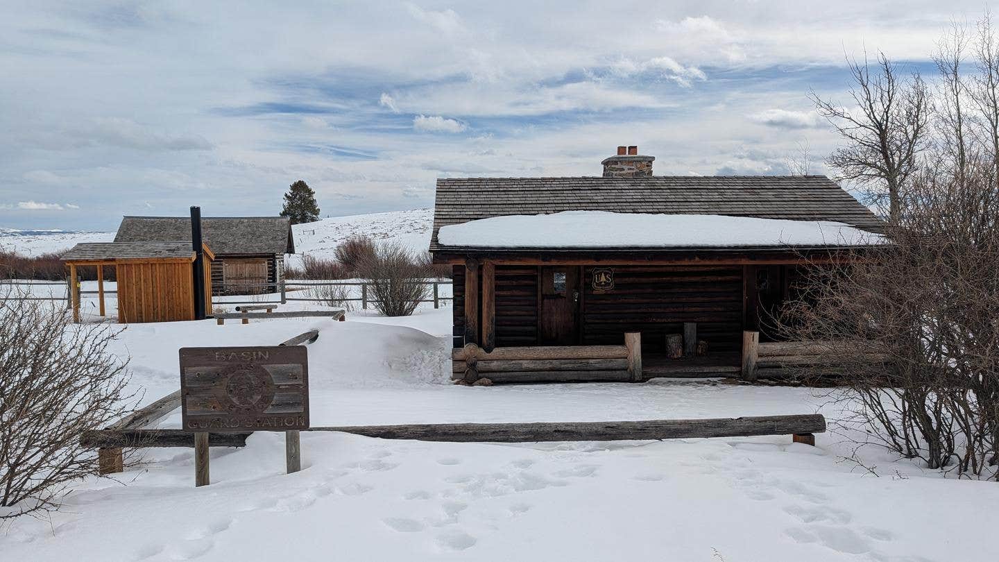 Camping near Yellowstone Park / West Gate KOA Holiday: Basin Station Cabin, West Yellowstone, Montana