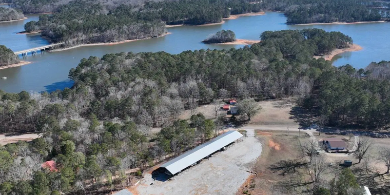 Camper submitted image from Stateline rv parking near the lake