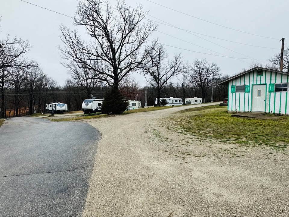 Camping near Thompsons RV Park: Neighbors of Castaways, Bennett Springs, Missouri