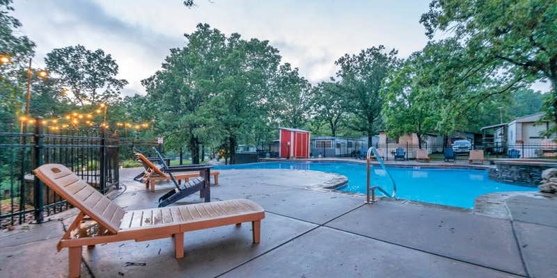 Camper submitted image from Fishing Tales Resort