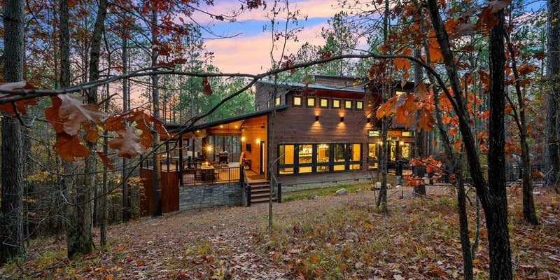 Camper submitted image from Rustic Treehouse Cabin