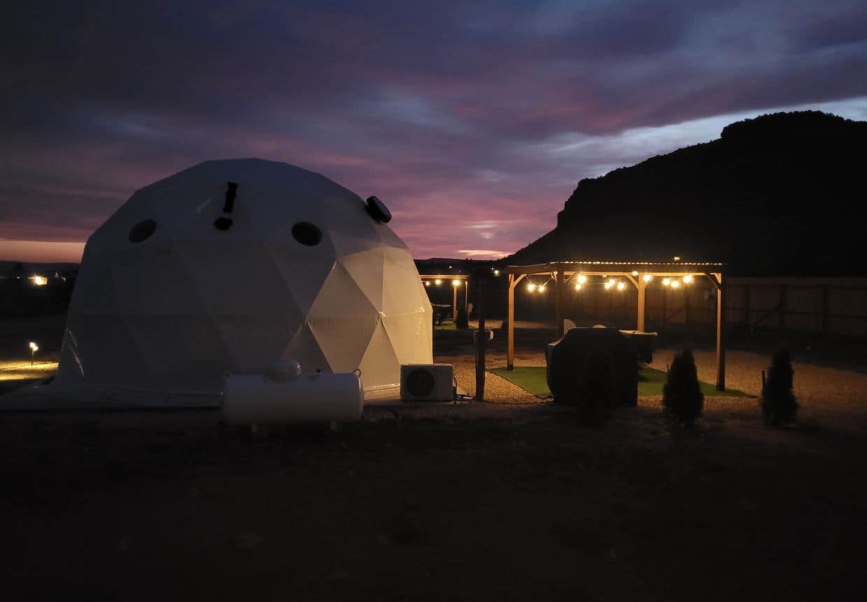 Camping near Hog Canyon East Kiosk: White Camel, Kanab, Utah
