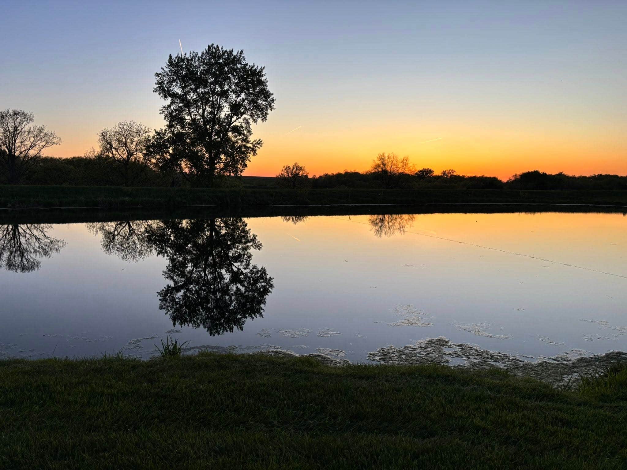 Camping near Centralia Lake: Country Crossing RV Park, Hiawatha, Kansas
