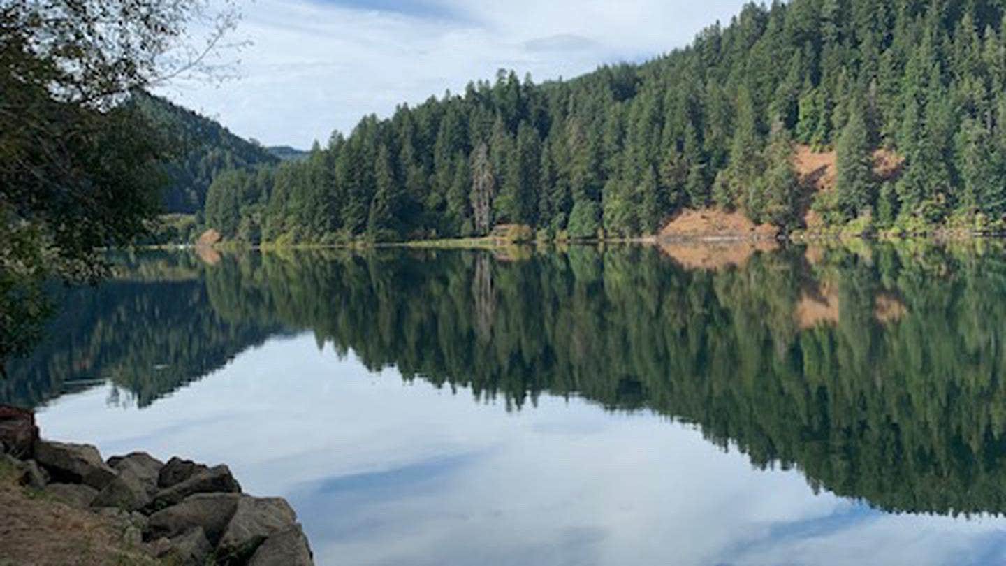 Camping near Smith River Falls: East Shore, Scottsburg, Oregon