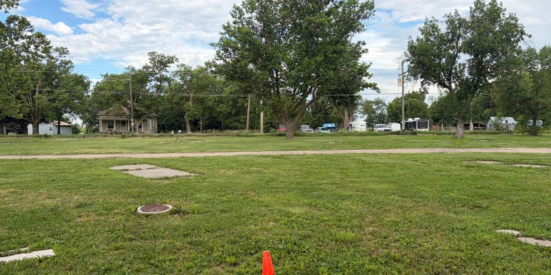 Camper submitted image from Sunflower Mobile home & RV PARK