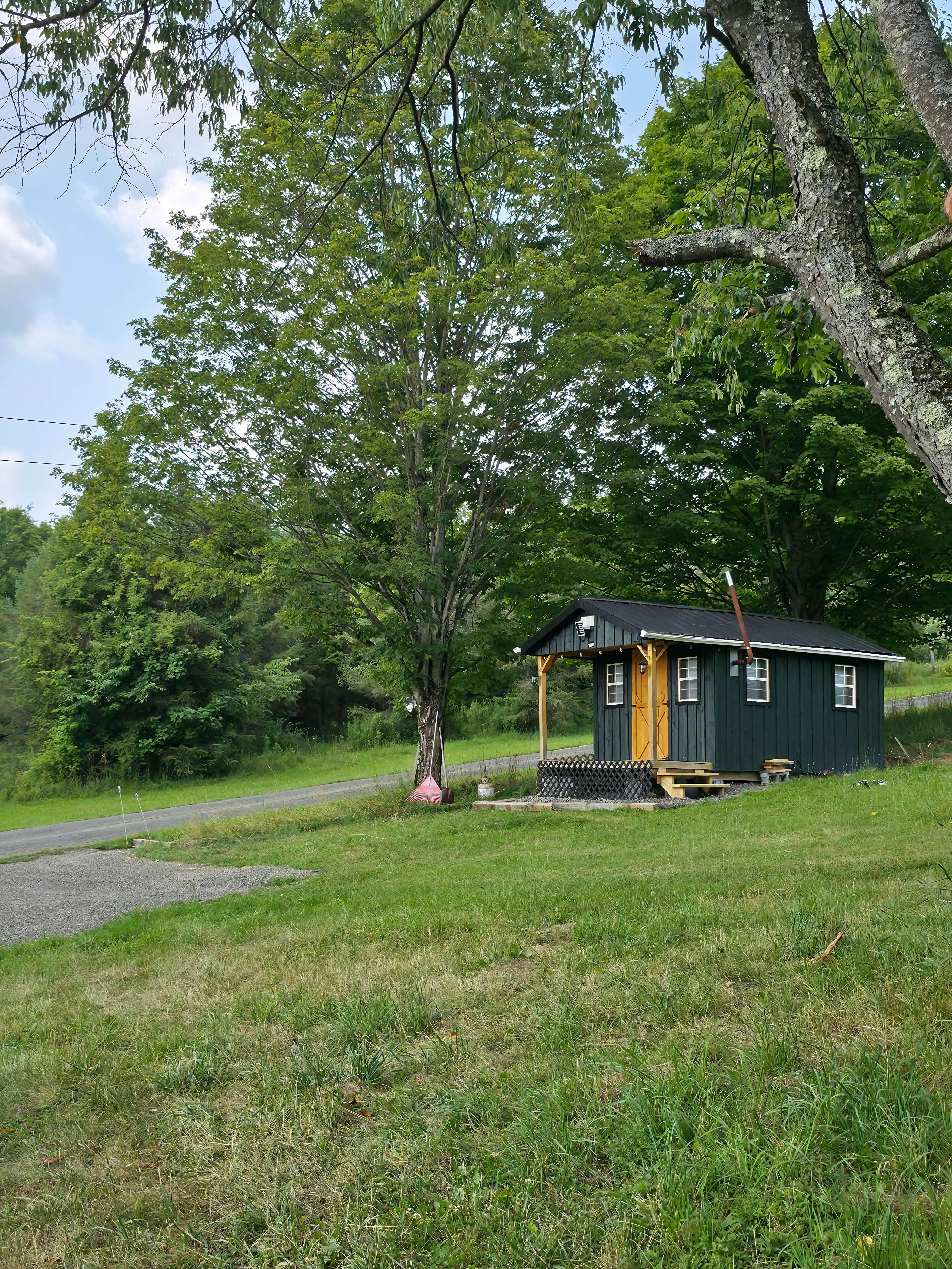 Camping near Coyote Hollow Park: Cornerstone stays, New Berlin, New York