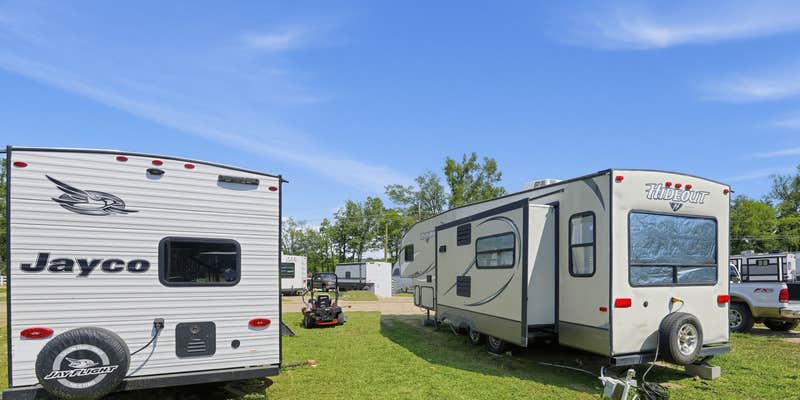Camper submitted image from Pecanland Mobile Home & RV Park