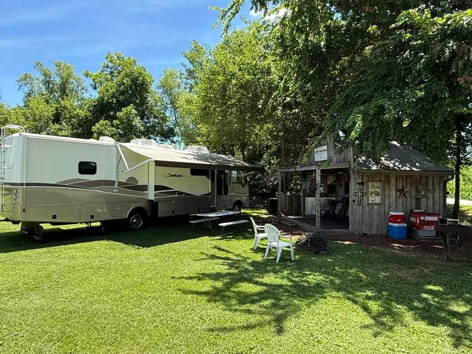 Camping near Harmonie State Park Campground: Hitesville Opry House Campground, Morganfield, Kentucky