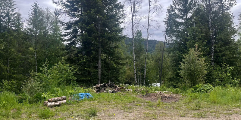 Camper submitted image from Rosebud Lake & Mountain Views