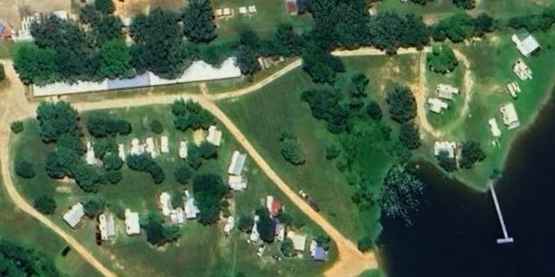 Camper submitted image from Quail Hollow motel and RV Park