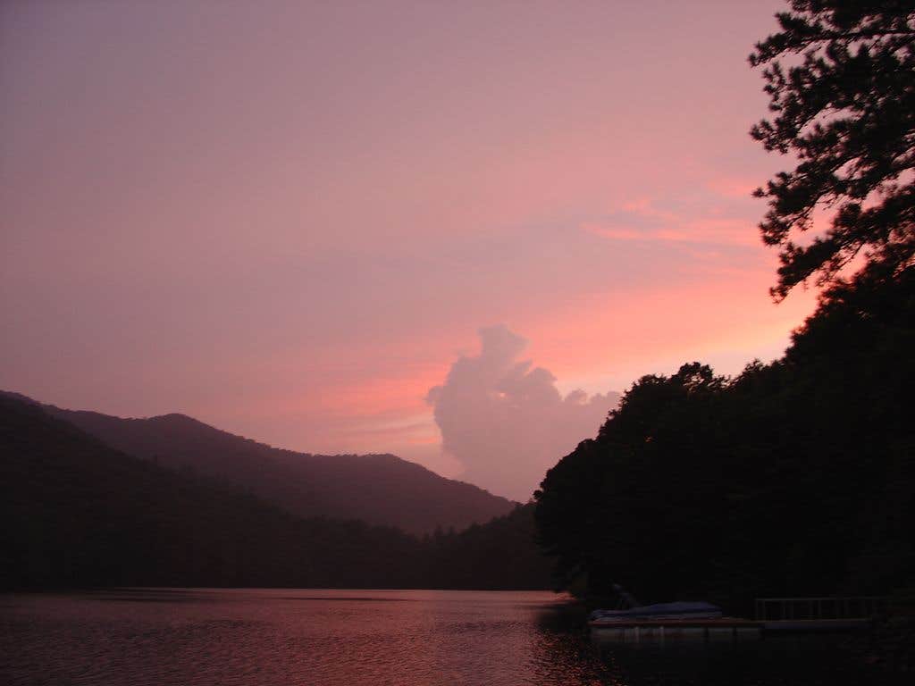 Escape to Cable Cove: Your NC Lakeside Getaway