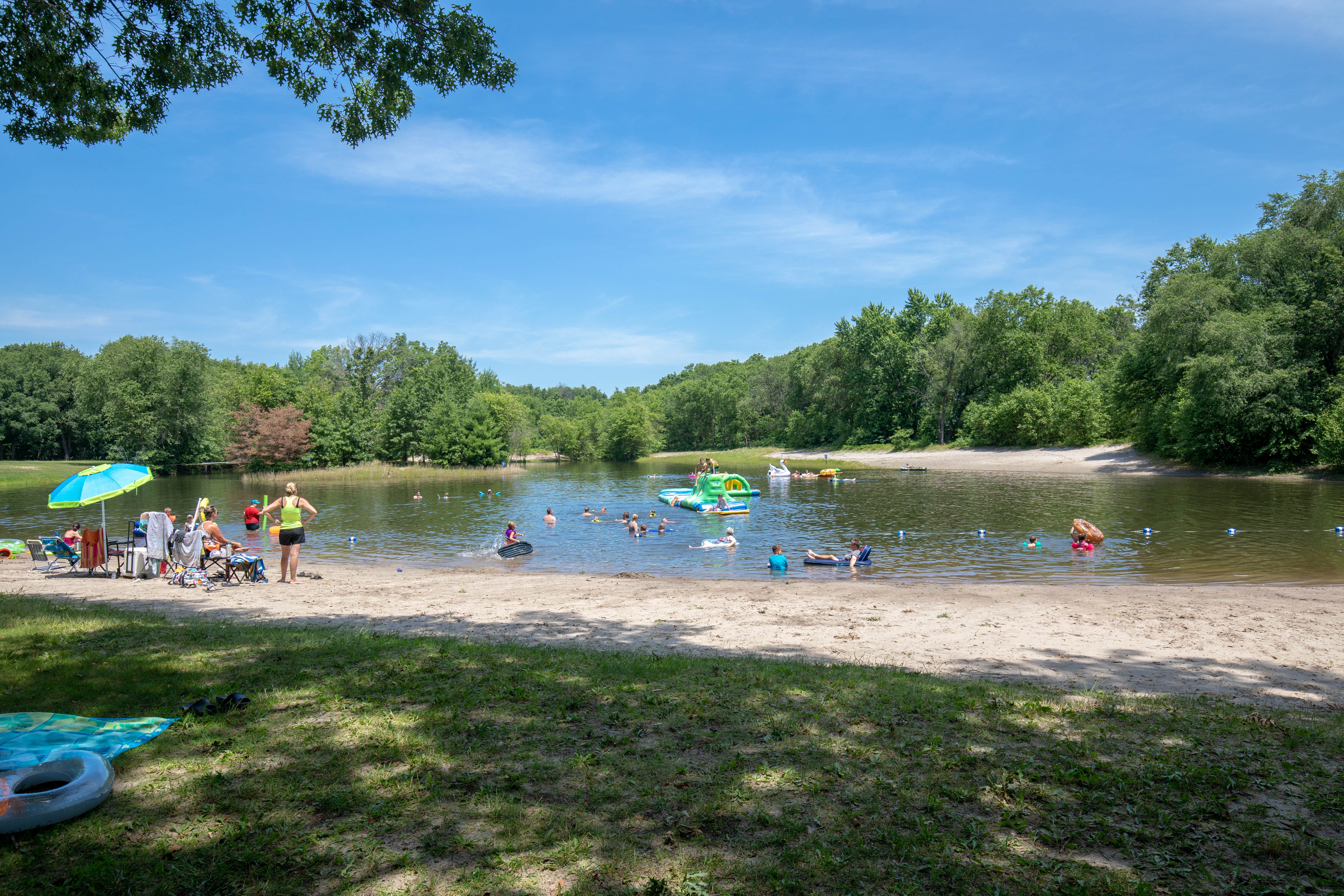 Camping near Sun Aura: Oak Lake RV Resort, De Motte, Indiana