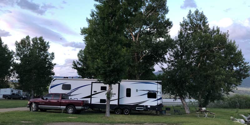 Camper submitted image from Lake Shore Lodge