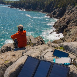 Lunch stop and quick recharge along the coastal path.   Loving our new E. Power bank and 21W foldable solar panel for keeping the camera and phone charged up!