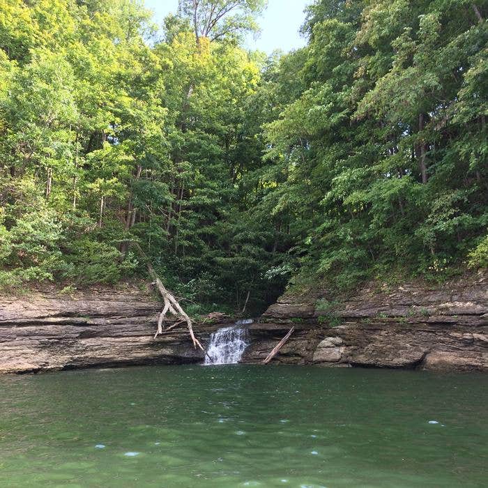Lake Cumberland waterfall



Enjoy Lake Cumberland

Credit: Daulton/ Corps of Engineers
