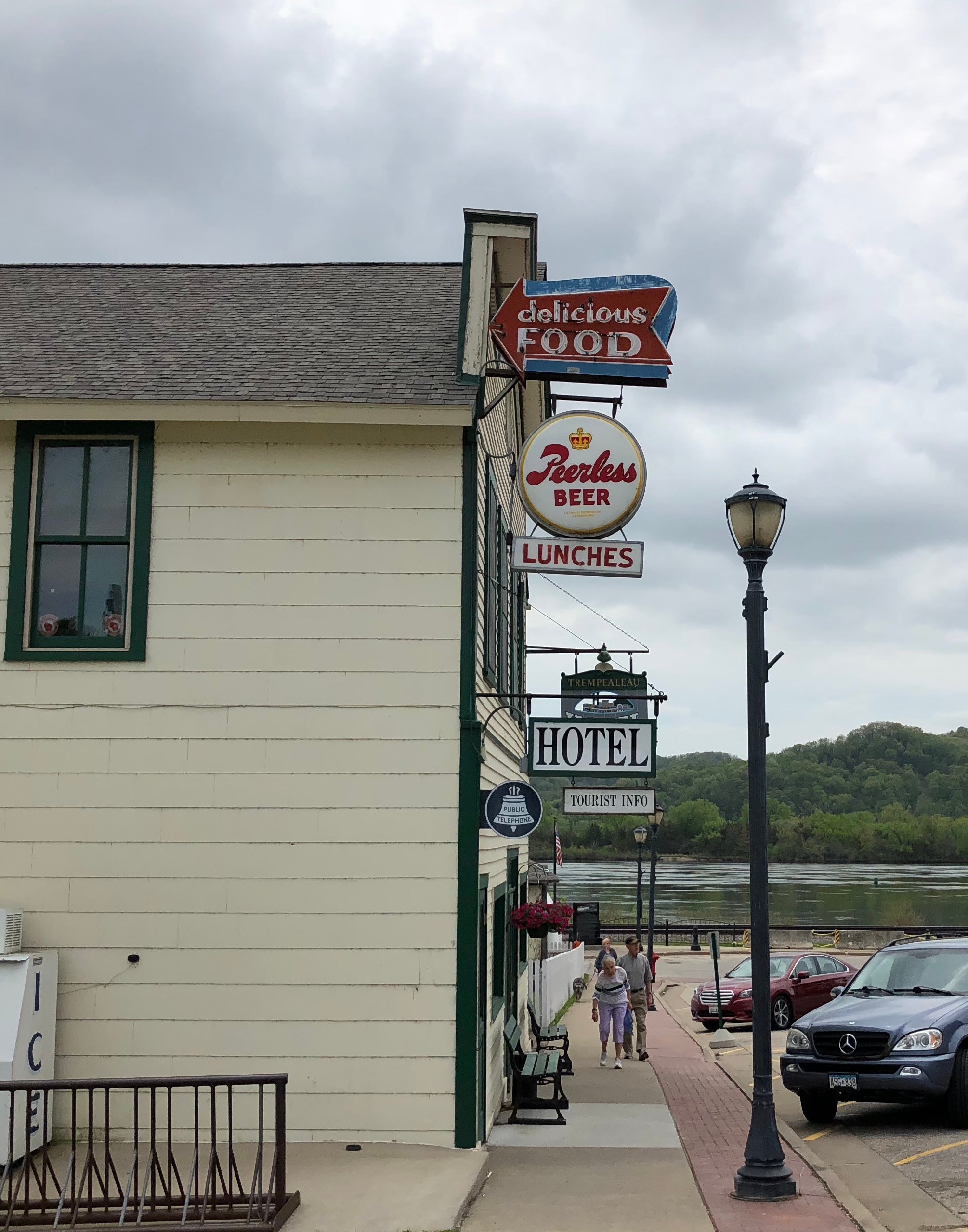 The small town of Trempealeau is nearby with a few restaurants and bars