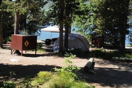 Small trailer at Lizard Creek

Quiet campsites near the lake

Credit: NPS Photo / C. Crawford