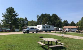 Camping near Zaleski State Forest: Hocking Hills Jellystone Campground, New Plymouth, Ohio