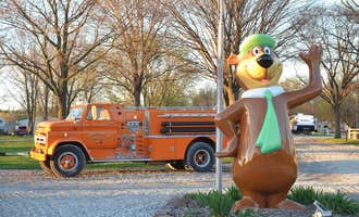 Camping near Mounds State Park Campground: Yogi Bear's Jellystone Park Indianapolis East, New Castle, Indiana