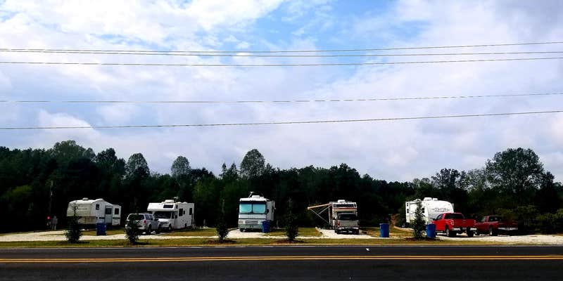 Camper submitted image from Dry Ridge RV Park