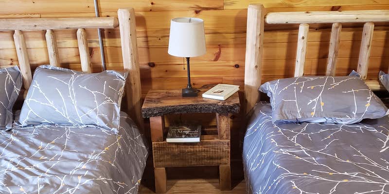 Camper submitted image from Silvertop Cabins