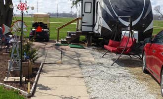 Camping near Gibson City South Park Municipal Campground: Prairie Pines Campground, Gifford, Illinois