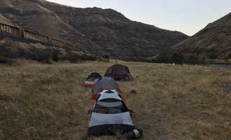 Camping near Dufur City Park Campground : Hike in from Lower Deschutes State Rec Area, Moro, Oregon