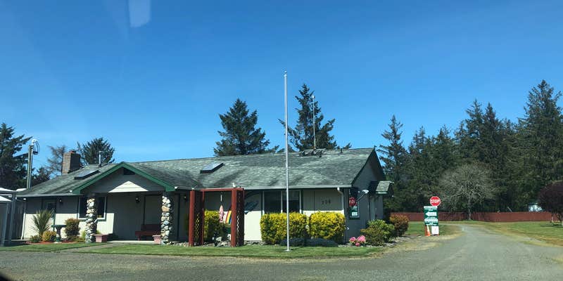 Camper submitted image from Columbia Shores RV Park