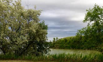 Camping near East Totten Trail Campground (ND): Beulah Bay Rec Area, Dequeen Lake, North Dakota