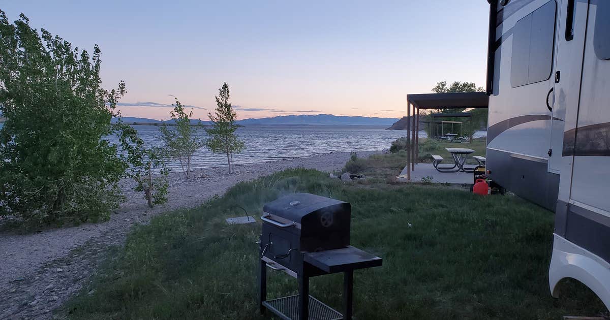 Natrona County Pathfinder Reservoir Sage Campground
