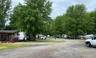 Camping near Sugar Creek Campground and Canoe Rental LLC: Broadview Lake and Campground, Frankfort, Indiana
